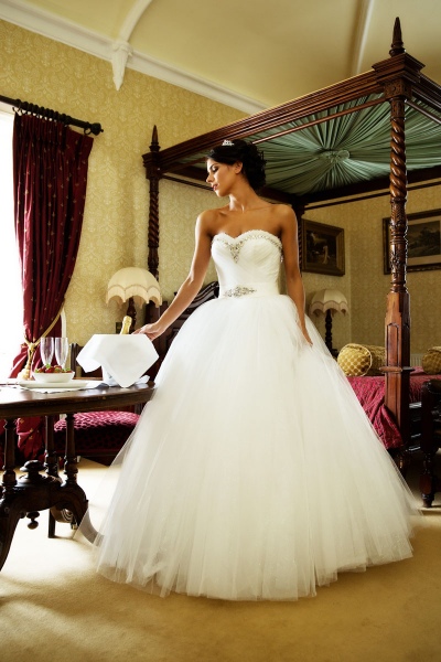 abbey_bridal_suite_model_iwd__1_.jpg (Abbey Bridal Suite) abbey bridal suite model iwd 1
