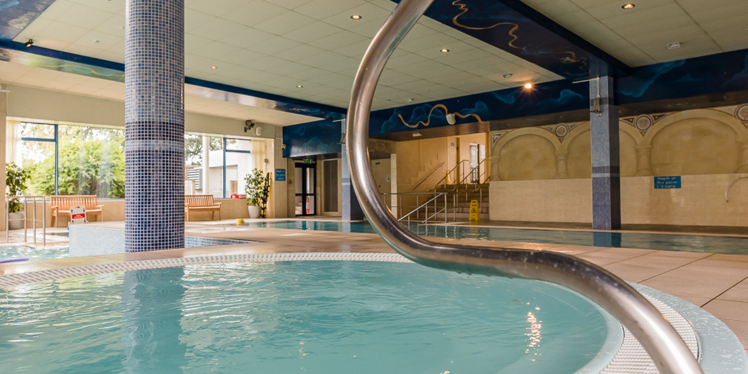 Calming and luxurious swimming pool and jacuzzi.
